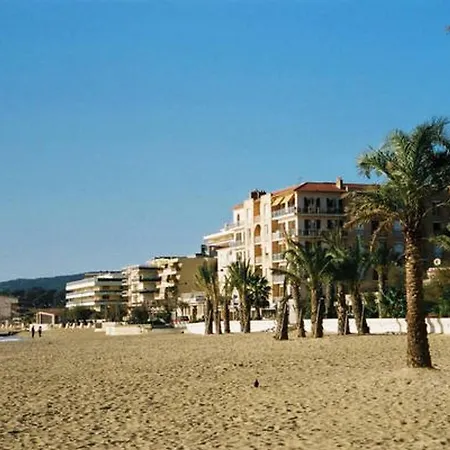 公寓 Deux Pieces Au Lavandou Avec Terrasse Spacieuse Et Parking - Fr-1-803-21 *