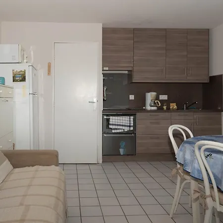 Deux Pieces Au Lavandou Avec Terrasse Spacieuse Et Parking - Fr-1-803-21 勒拉旺杜